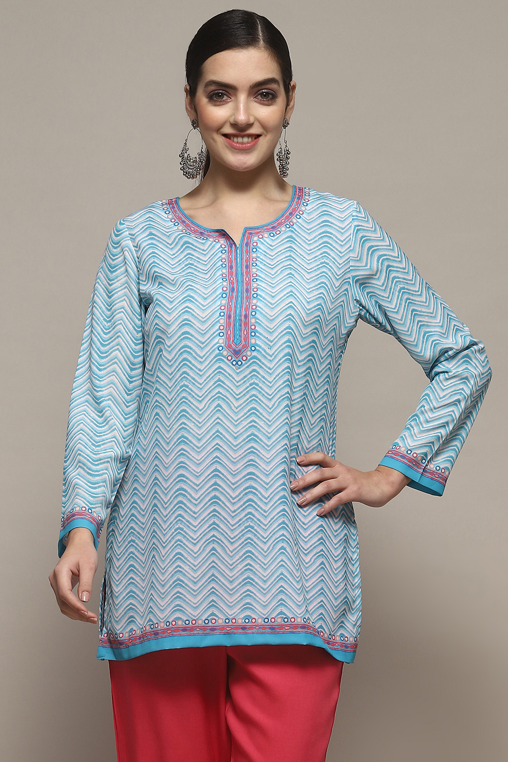 Green Polyester Straight Kurti image number 2