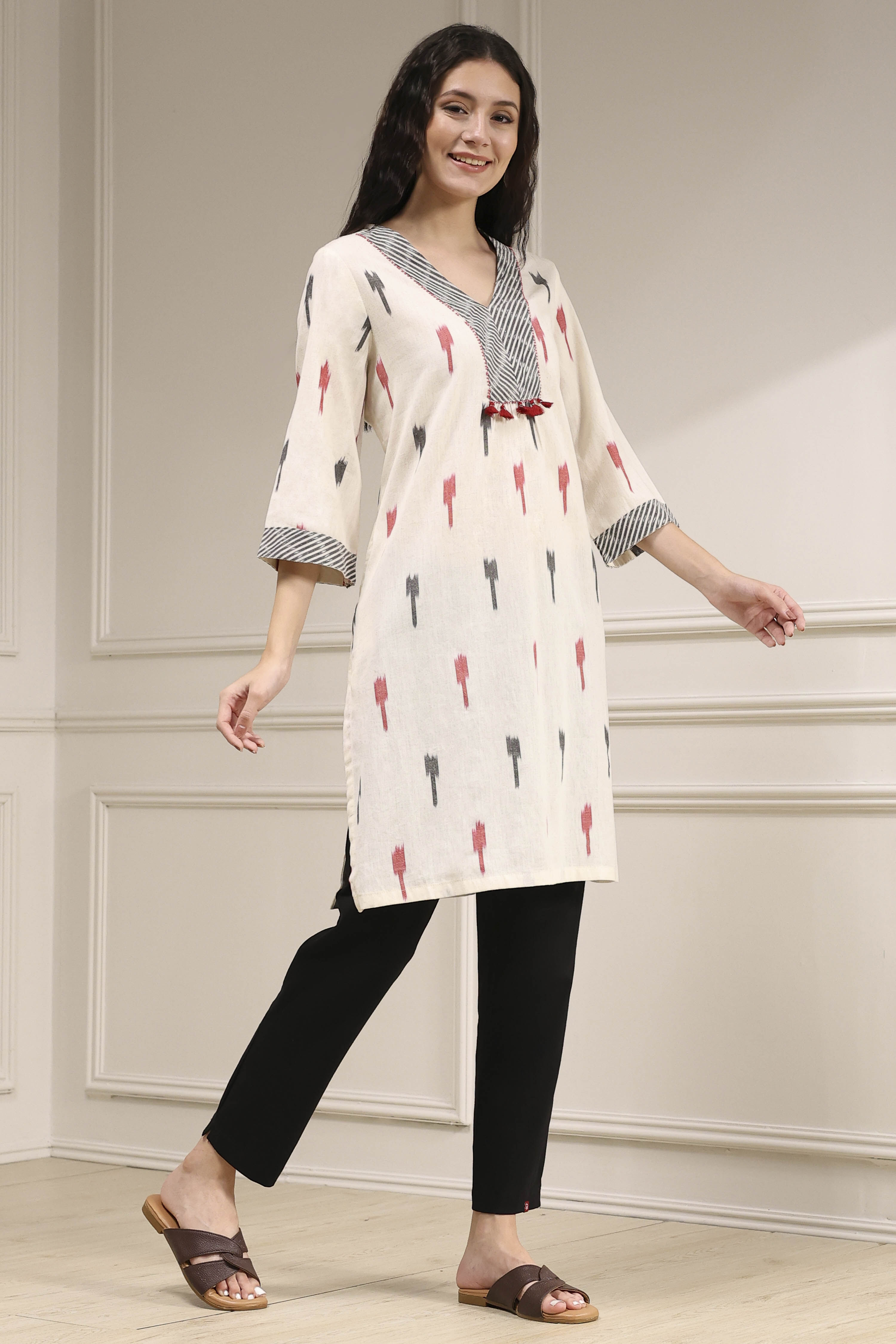 Off-White Cotton Ikat Straight Kurta image number 4