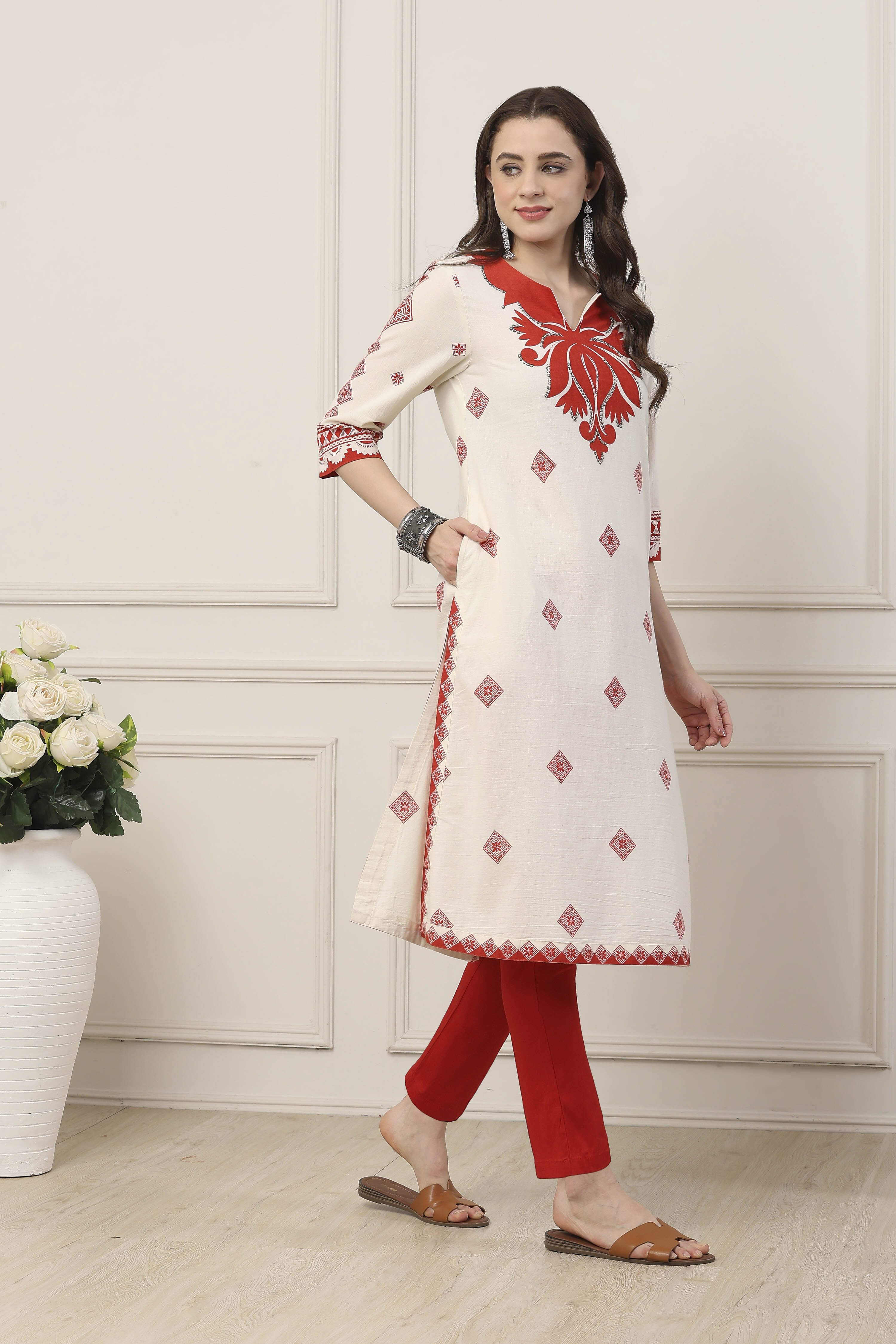 Ivory & Orange Cotton Ethnic Motif Printed Straight Kurta image number 0