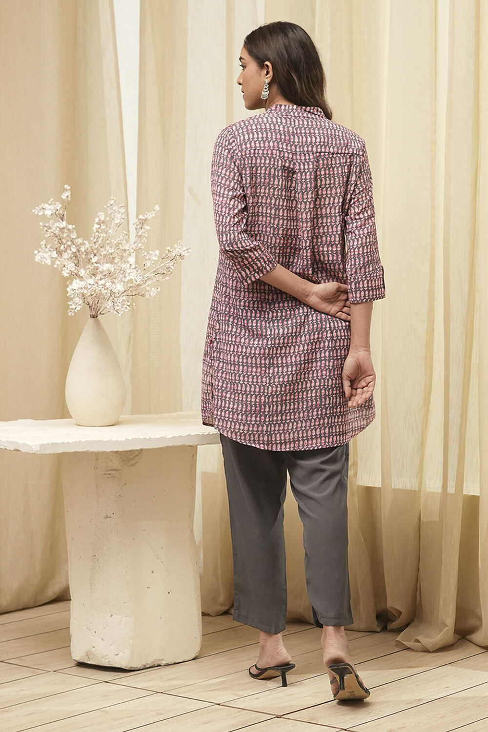 Grey & Pink Art Silk Straight Kurta Pant Suit Set image number 4