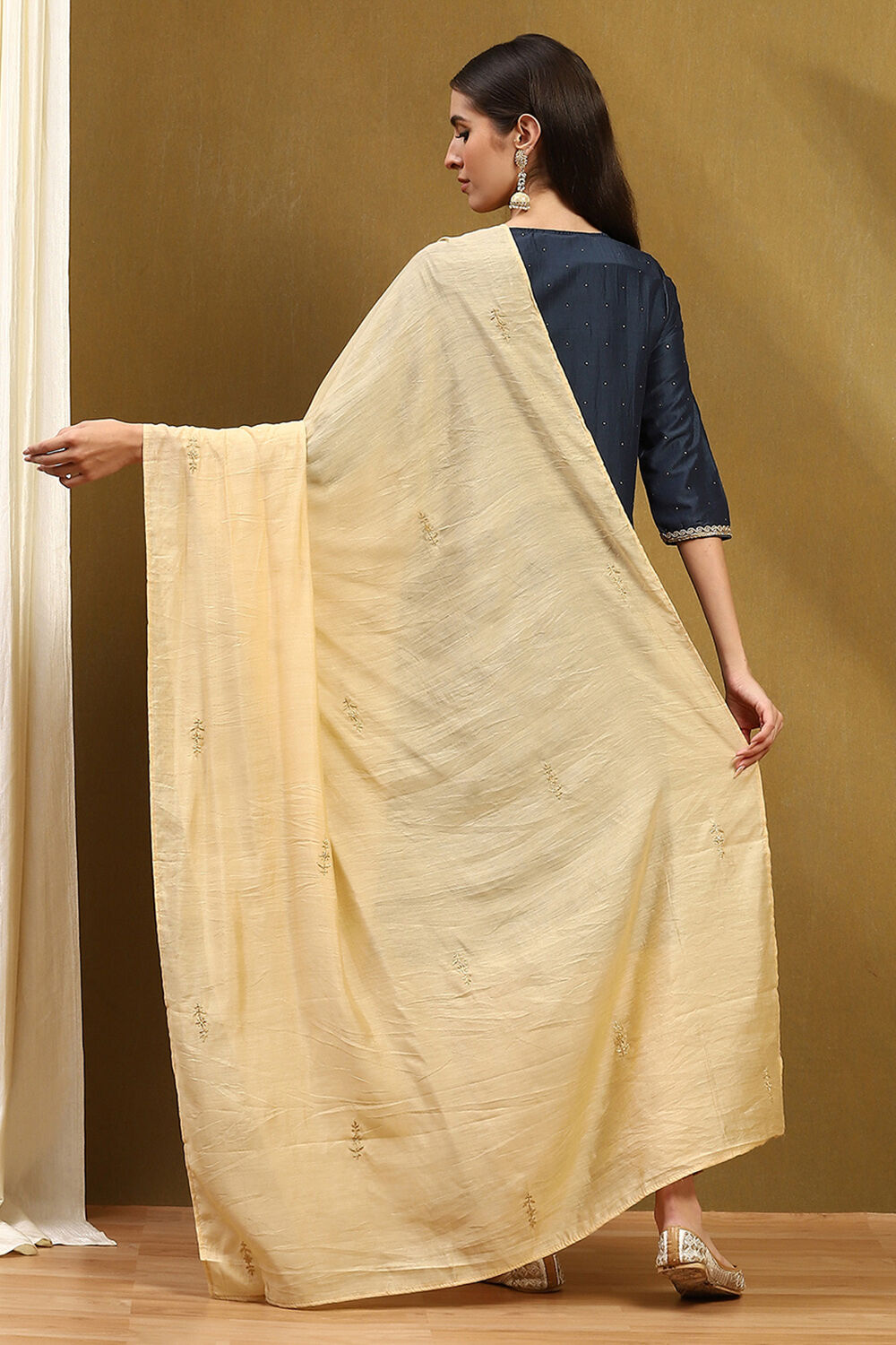 Gold Polyester Dupatta image number 3