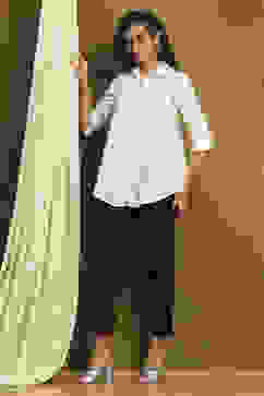 White Cotton Blend Solid Straight Shirt Style Kurti image number 0