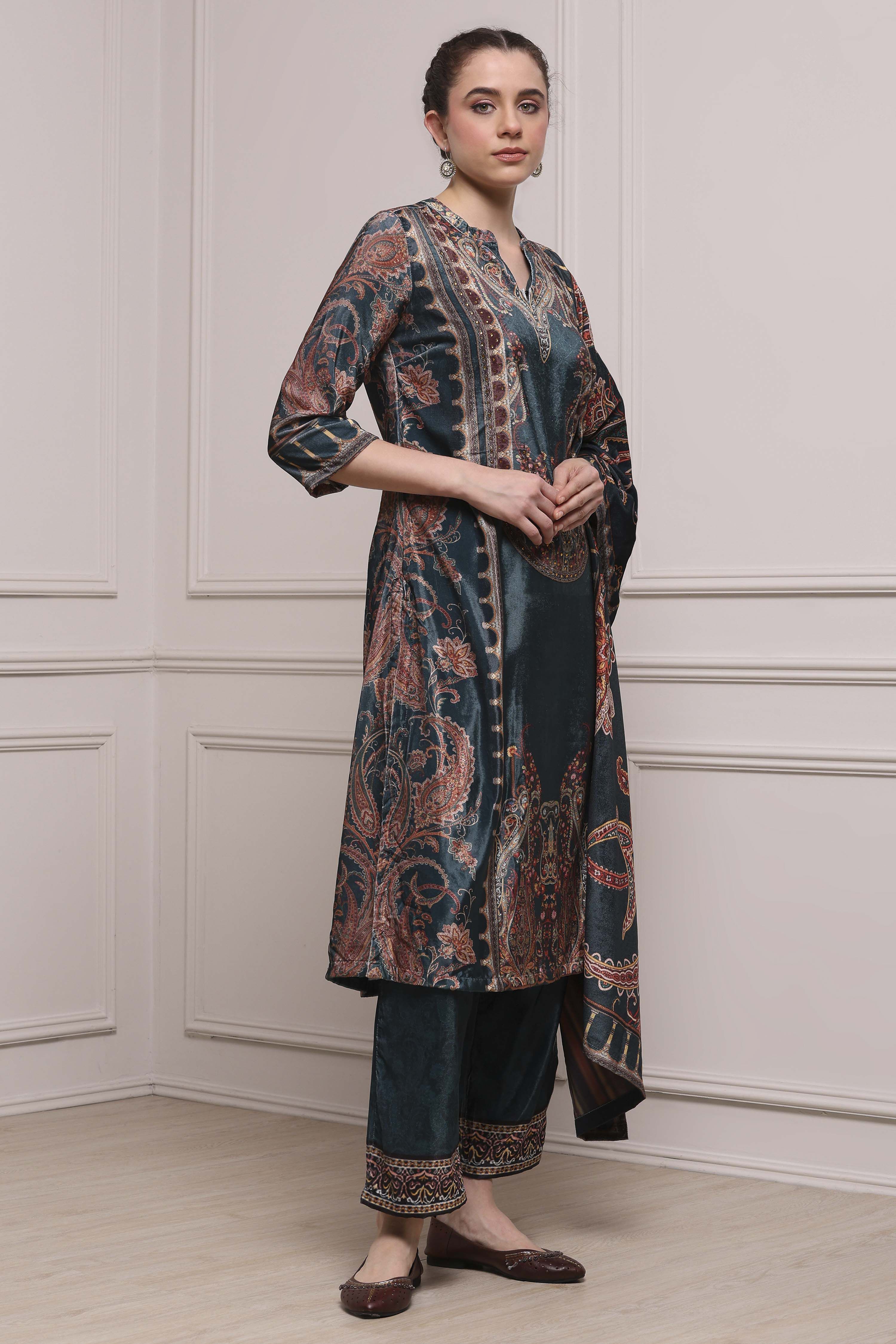 Bottle Green Velvet Printed Straight Winter Suit Set image number 5