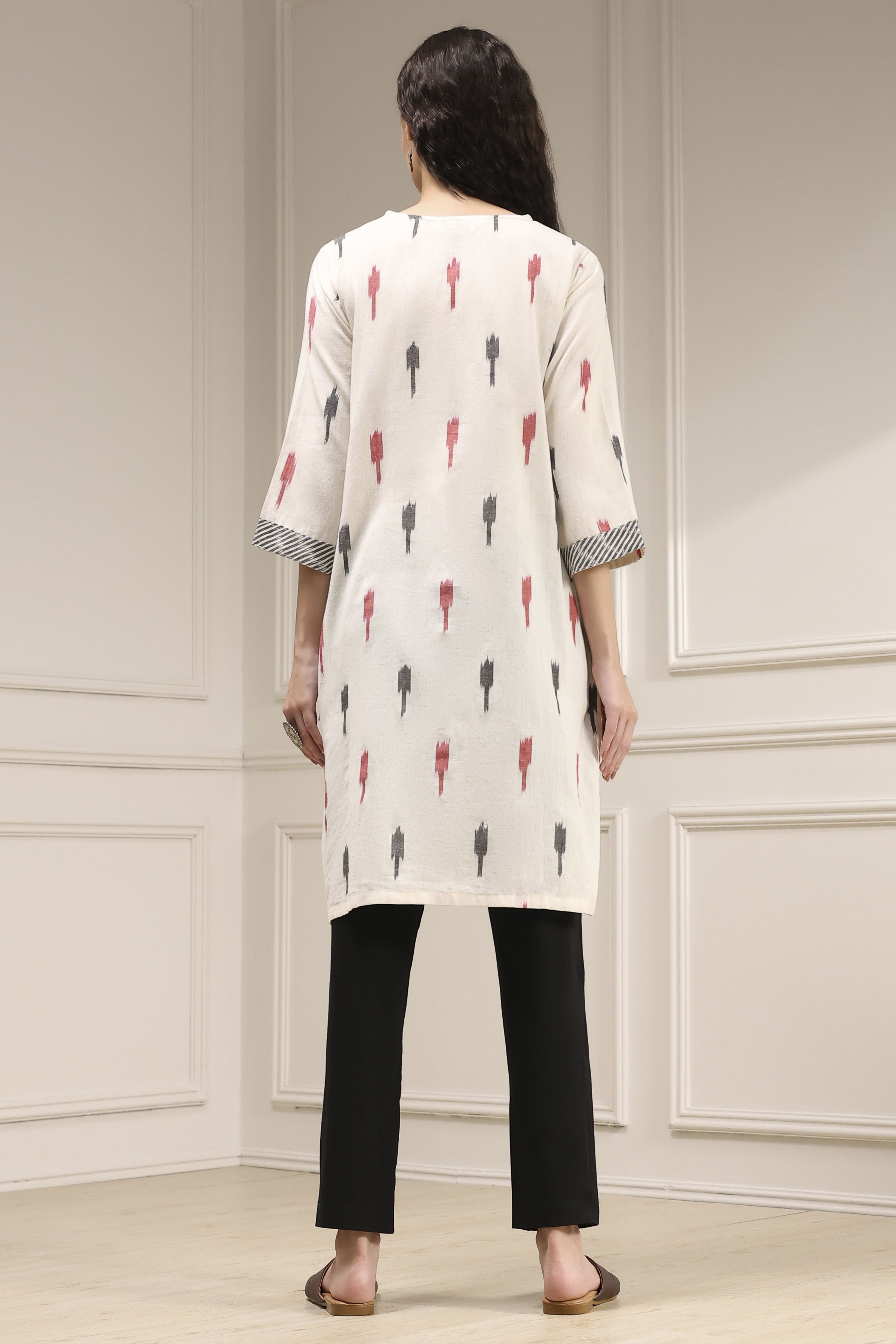 Off-White Cotton Ikat Straight Kurta image number 3