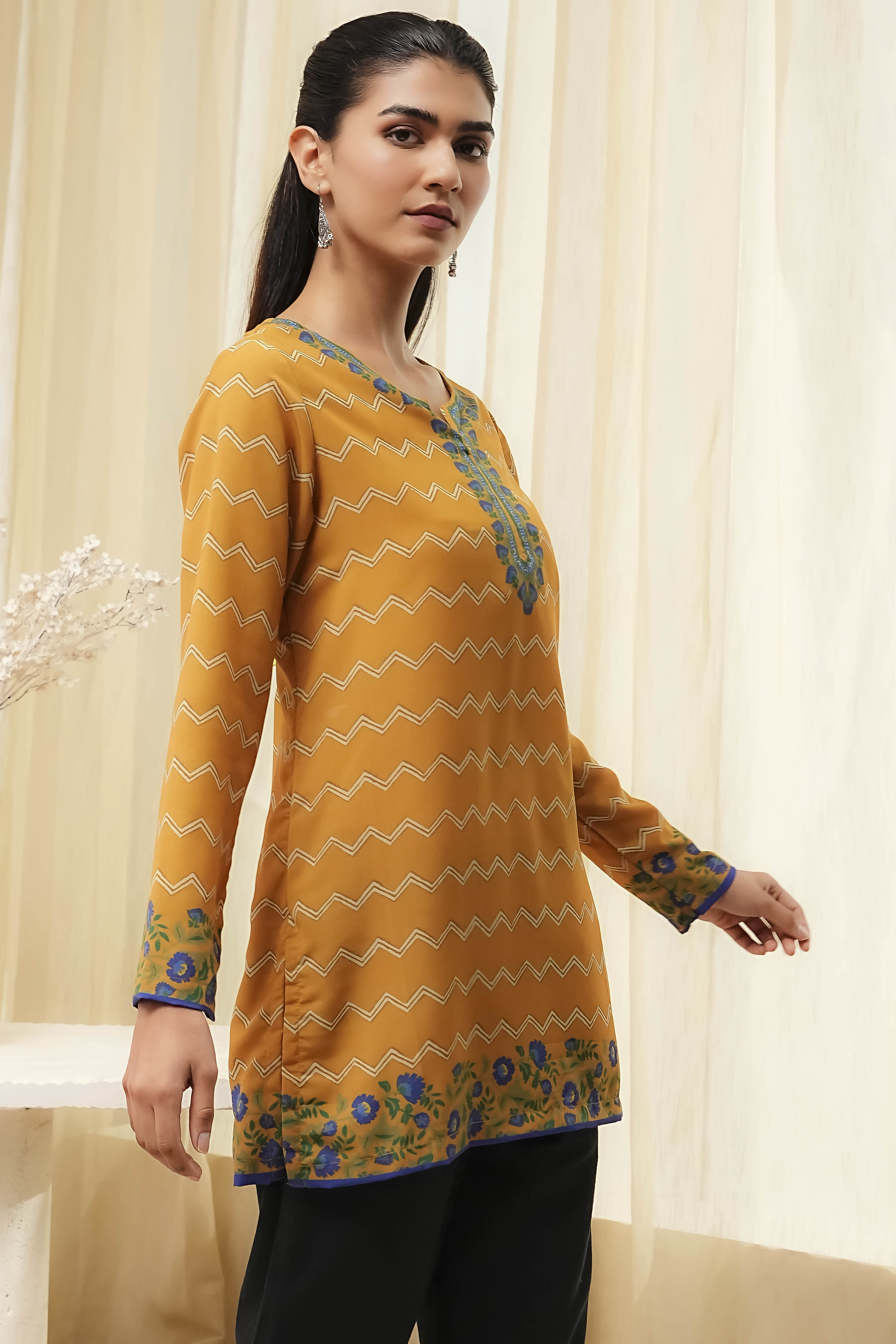 Mustard Yellow Printed Straight Short Kurta image number 5