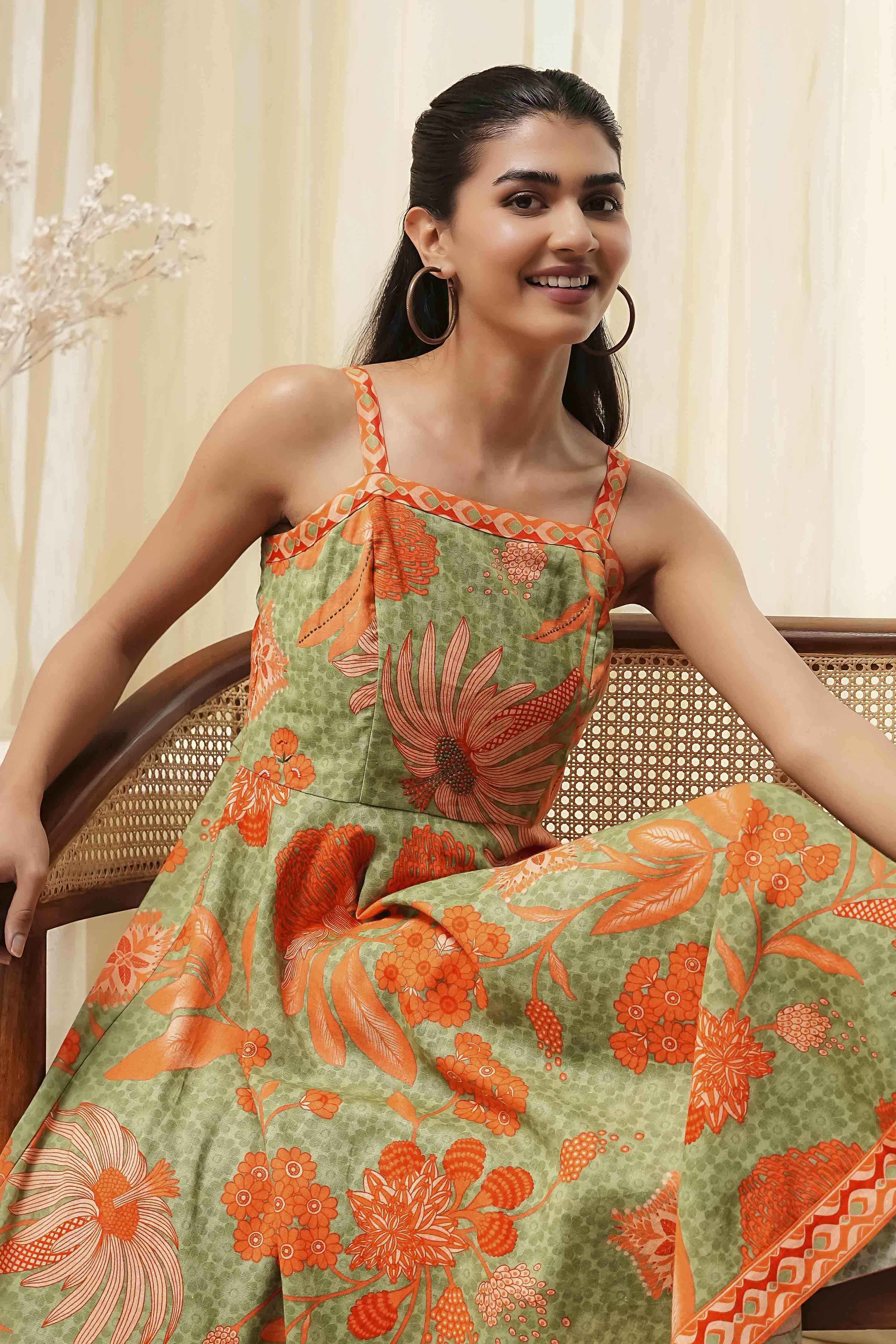 Green Cotton Blend Floral Printed Flared Dress image number 6