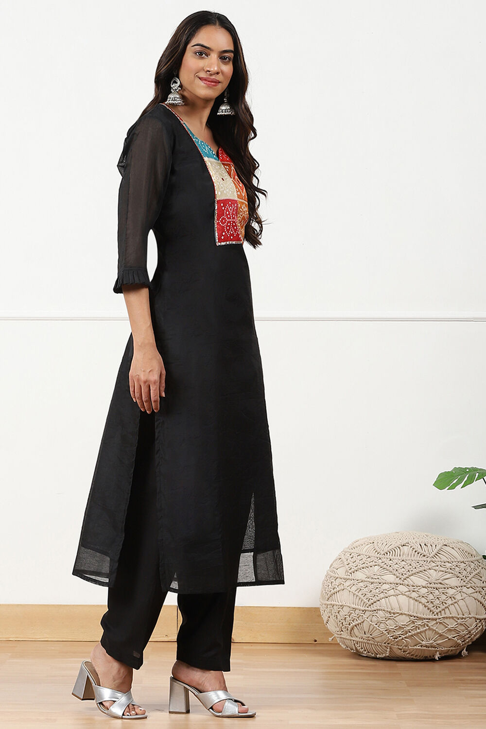 Green Cotton Printed Embroidered Unstitched Kurta Set image number 3