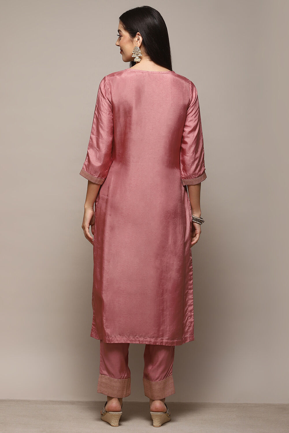 Peach Pink Viscose Yarndyed Kurta Regular Pants Suit Set image number 4