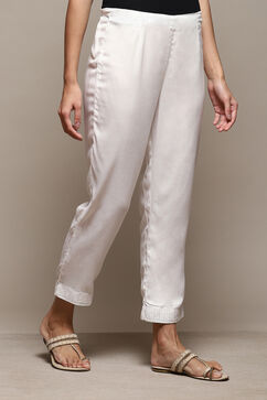 Off White Viscose Slim Solid Pants image number 3