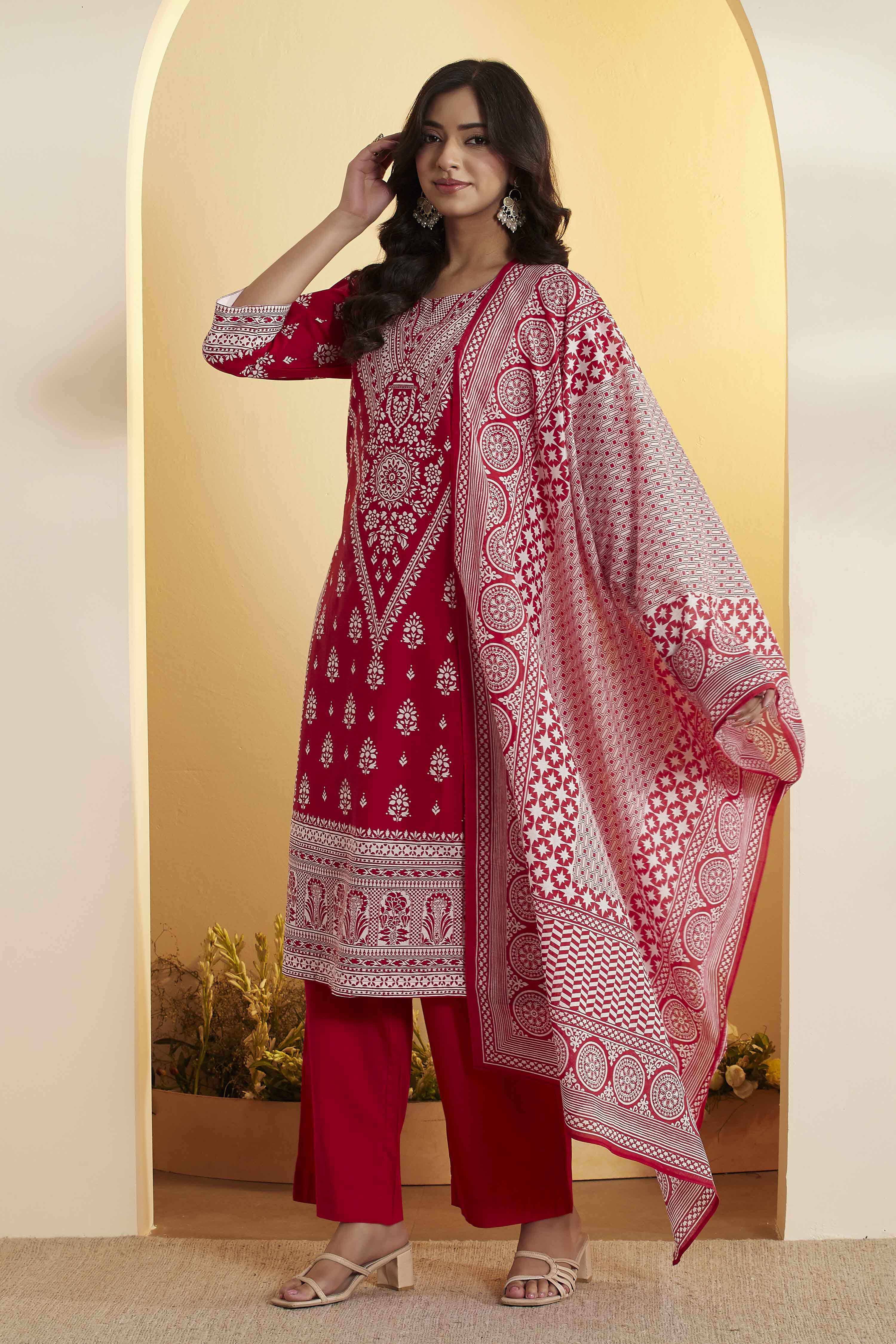 Red Cotton Straight Suit Set image number 3