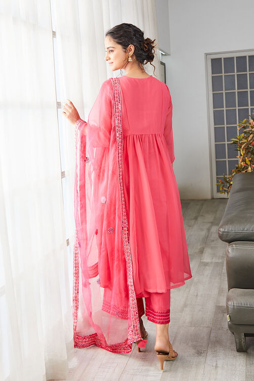 Off White Polyester Blend Straight Suit Set image number 4