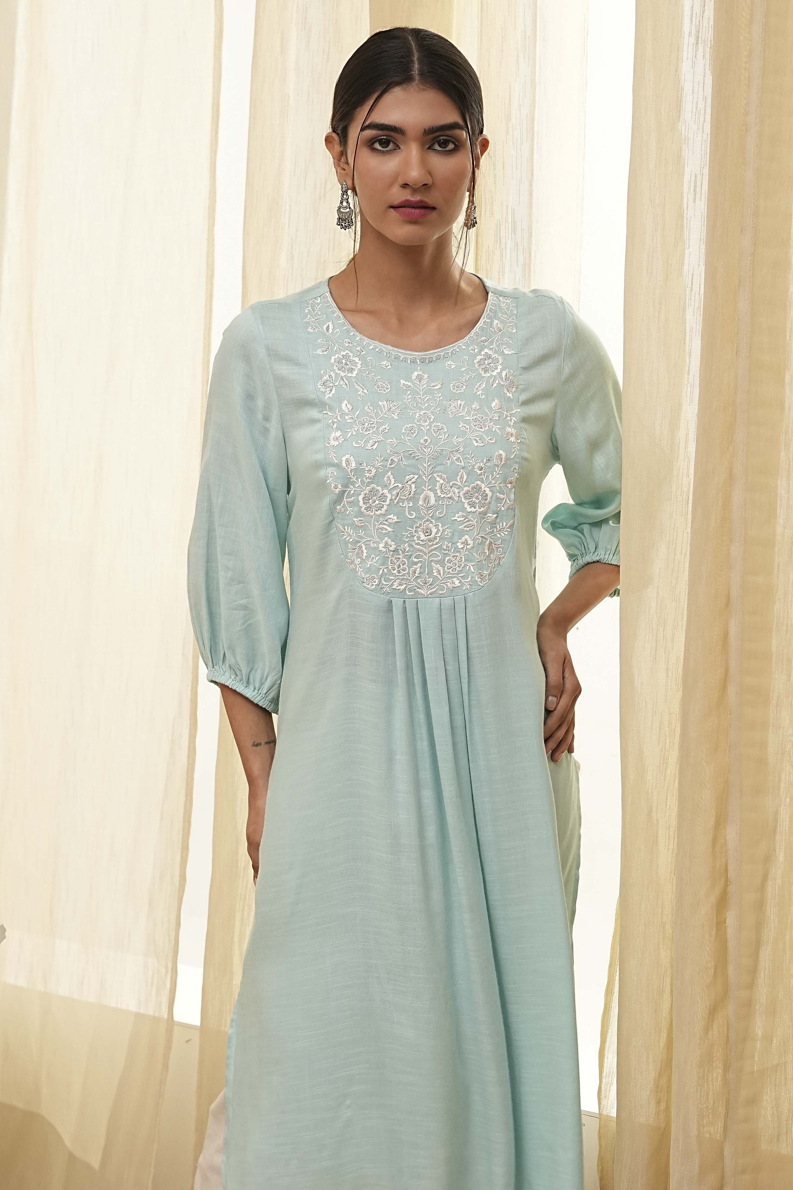 Aqua Solid Gathered Straight Kurta image number 6