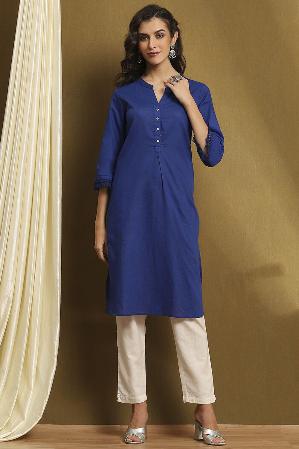 Indigo Cotton Blend Solid Straight Kurta image number 5