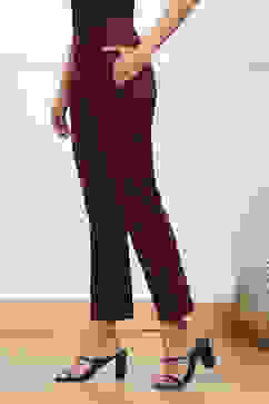 Burgundy Solid Stretchable Slim Fit Pants image number 2