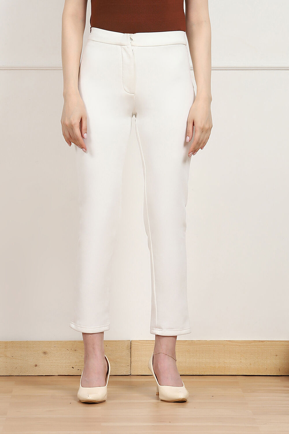 Black Solid Stretchable Slim Fit Pants image number 4