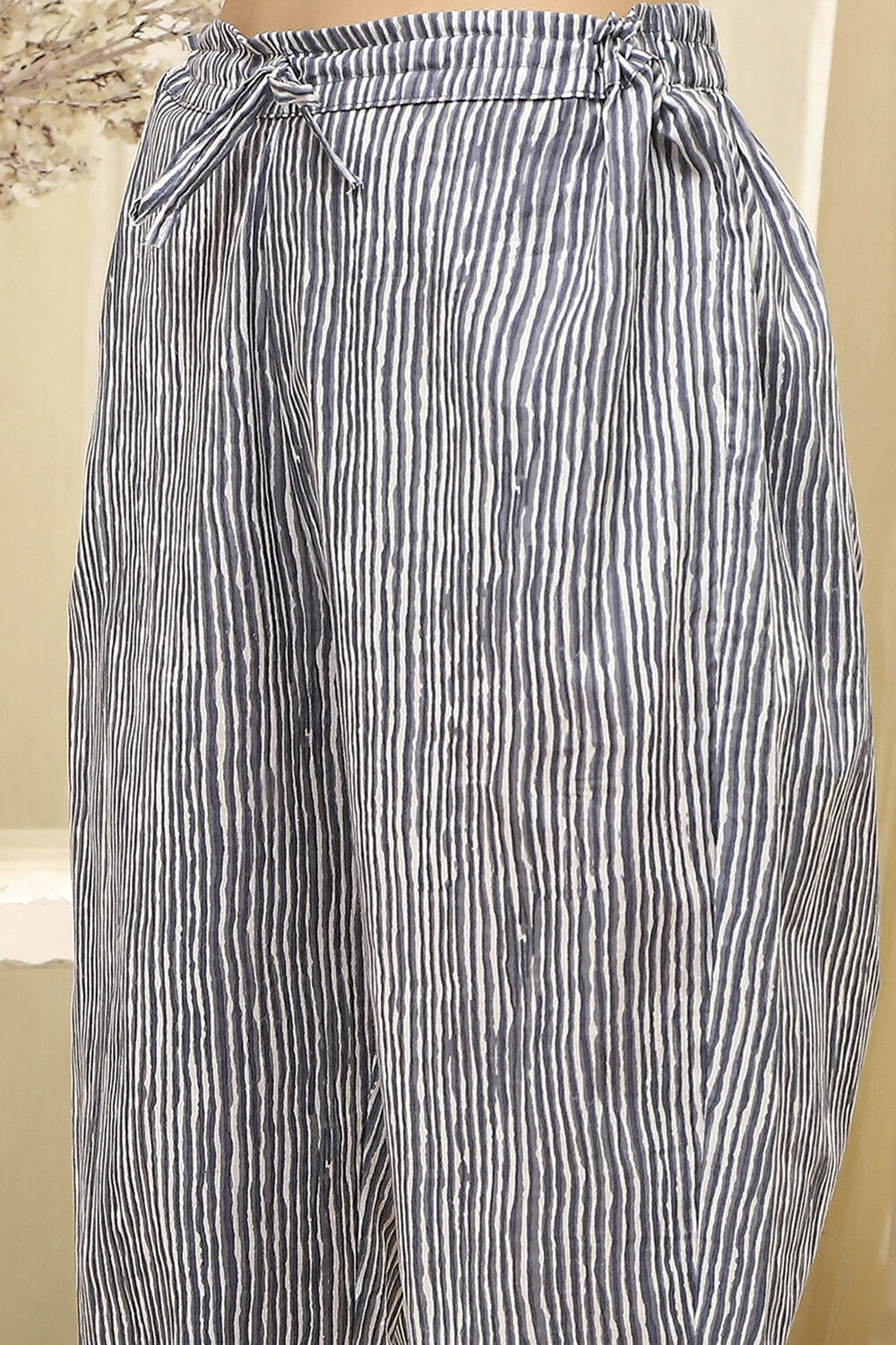 Green Cotton Screen Print Unstitched Suit Set image number 3