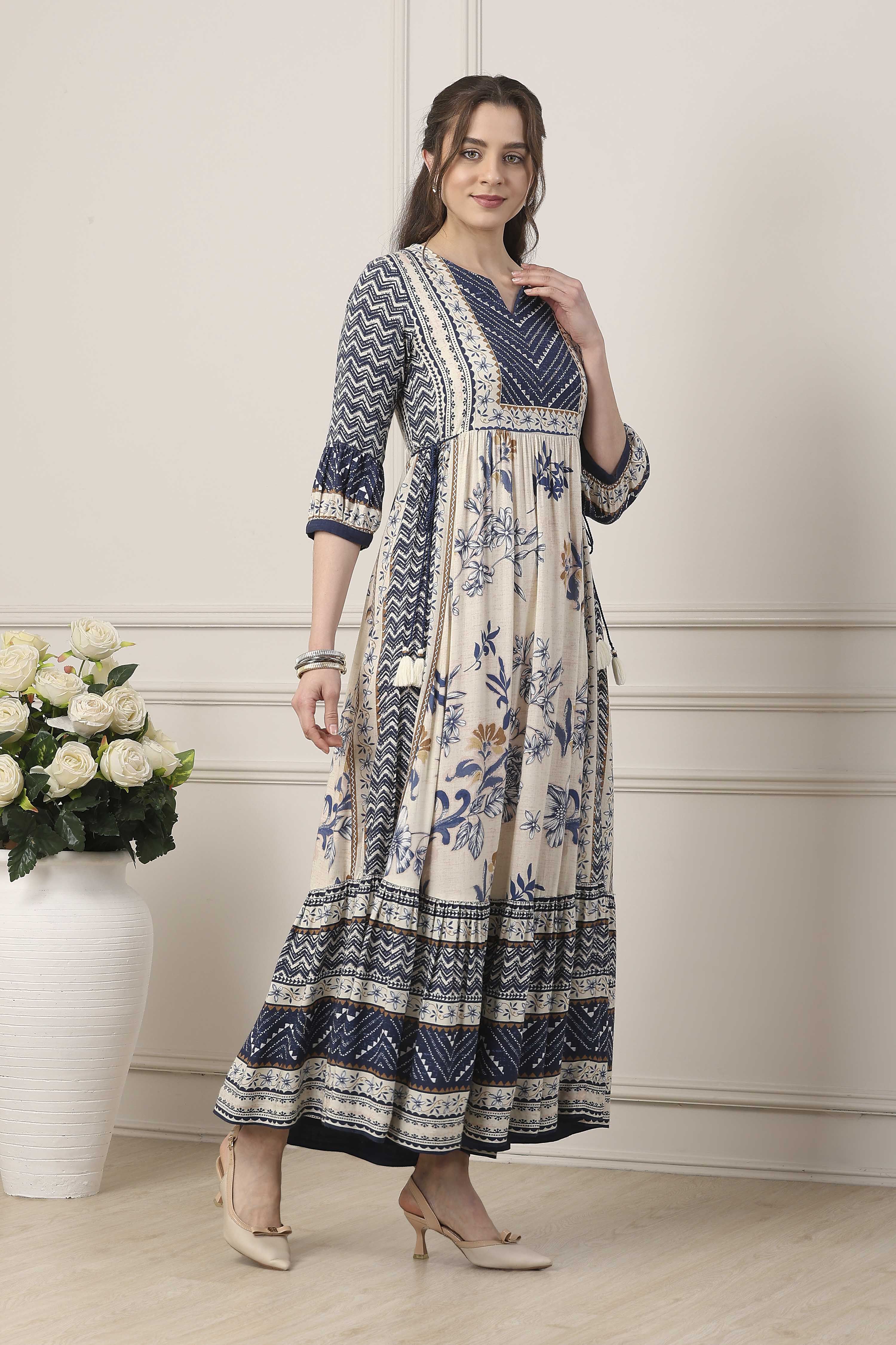 Blue Floral Printed Flared Maxi Dress image number 4