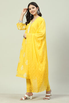Yellow Straight Kurta Churidar Suit Set image number 5