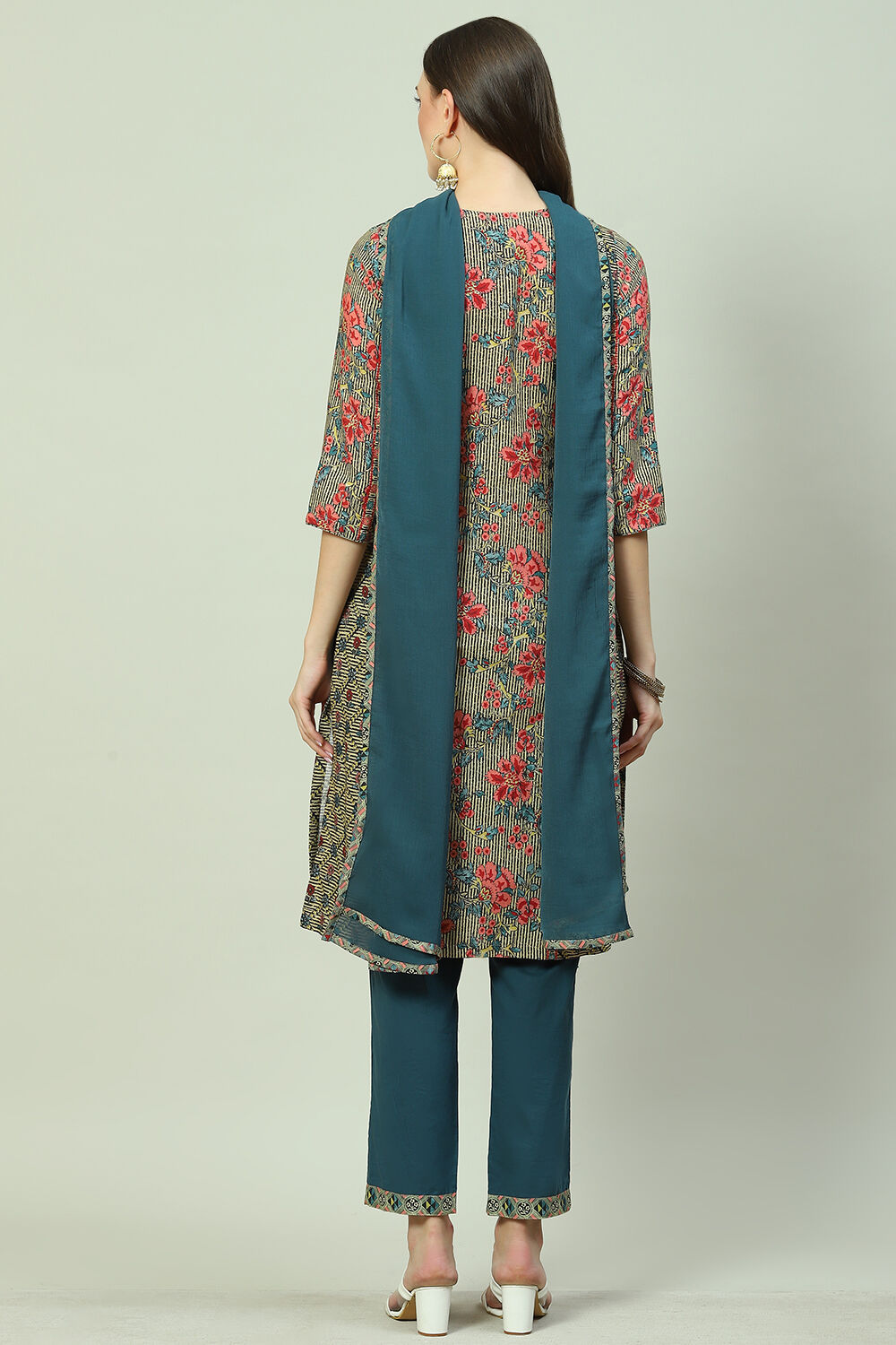 Multi-coloured Printed Straight Kurta Regular Pants Suit Set image number 4