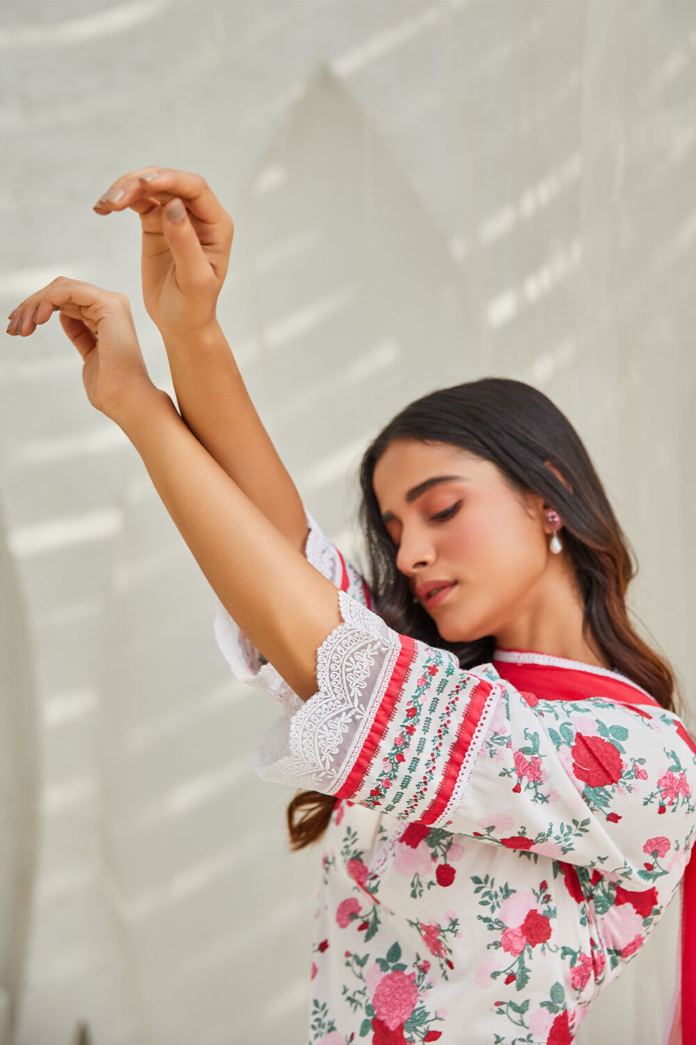 Off-White Cotton Printed Kurta & Palazzo Suit Set image number 6