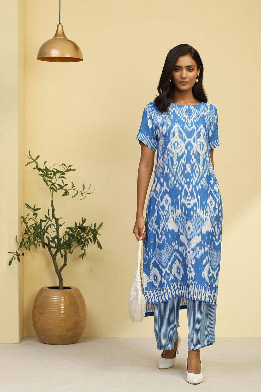 Blue Printed Straight Kurta Set image number 5