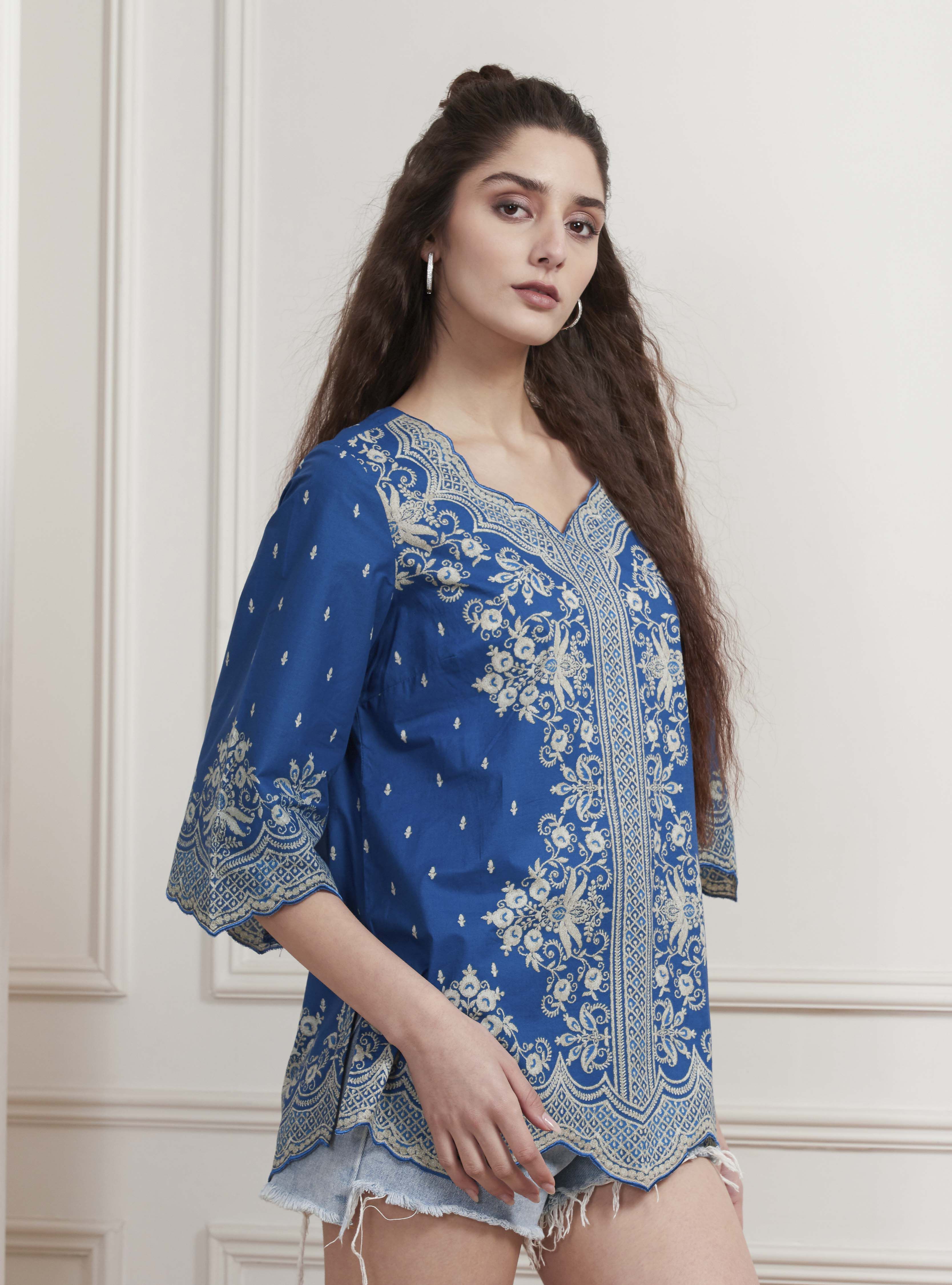 Blue Cotton Embroidered Straight Short Kurta image number 4