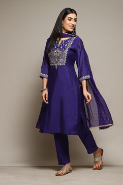 Pink & Purple Poly Cotton Straight Embroidery Kurta Slim Pant Suit Set image number 3