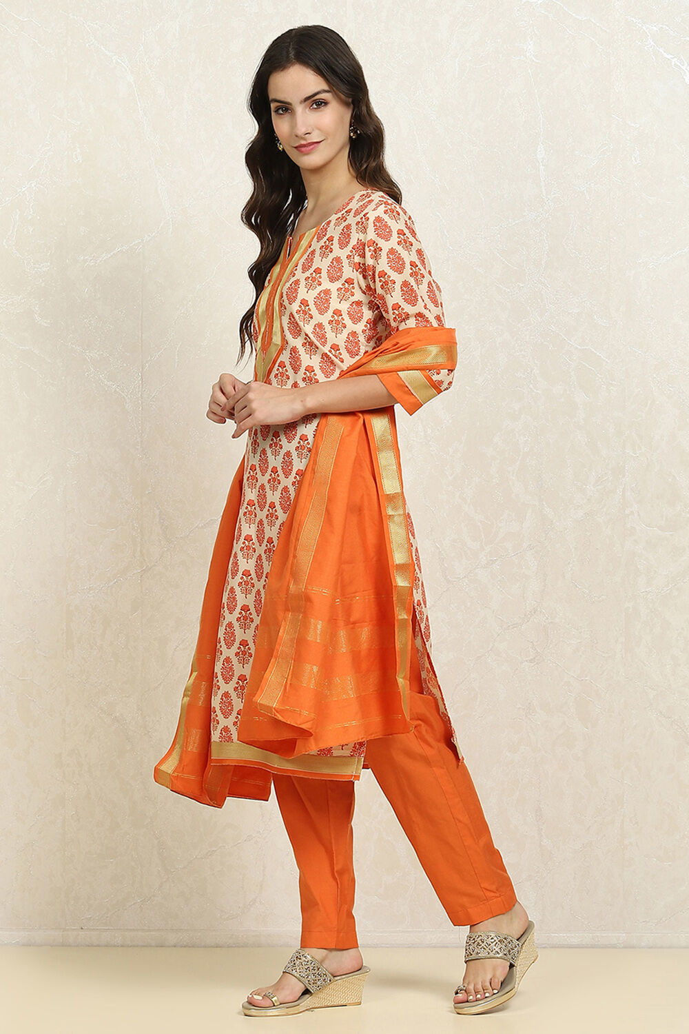 Light Green Cotton Handloom Unstitched Suit Set image number 4