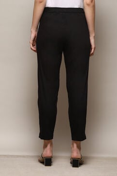 Black Cotton Slim Solid Pants image number 4