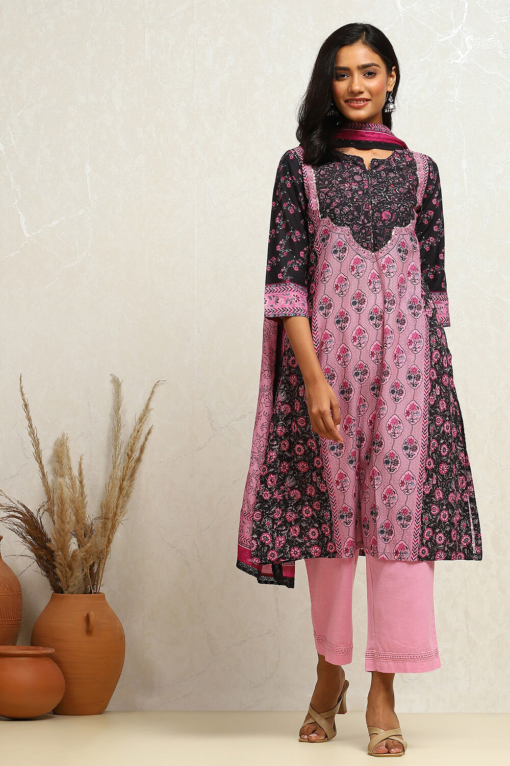 Black and Pink Cotton Printed Straight Suit Set image number 6