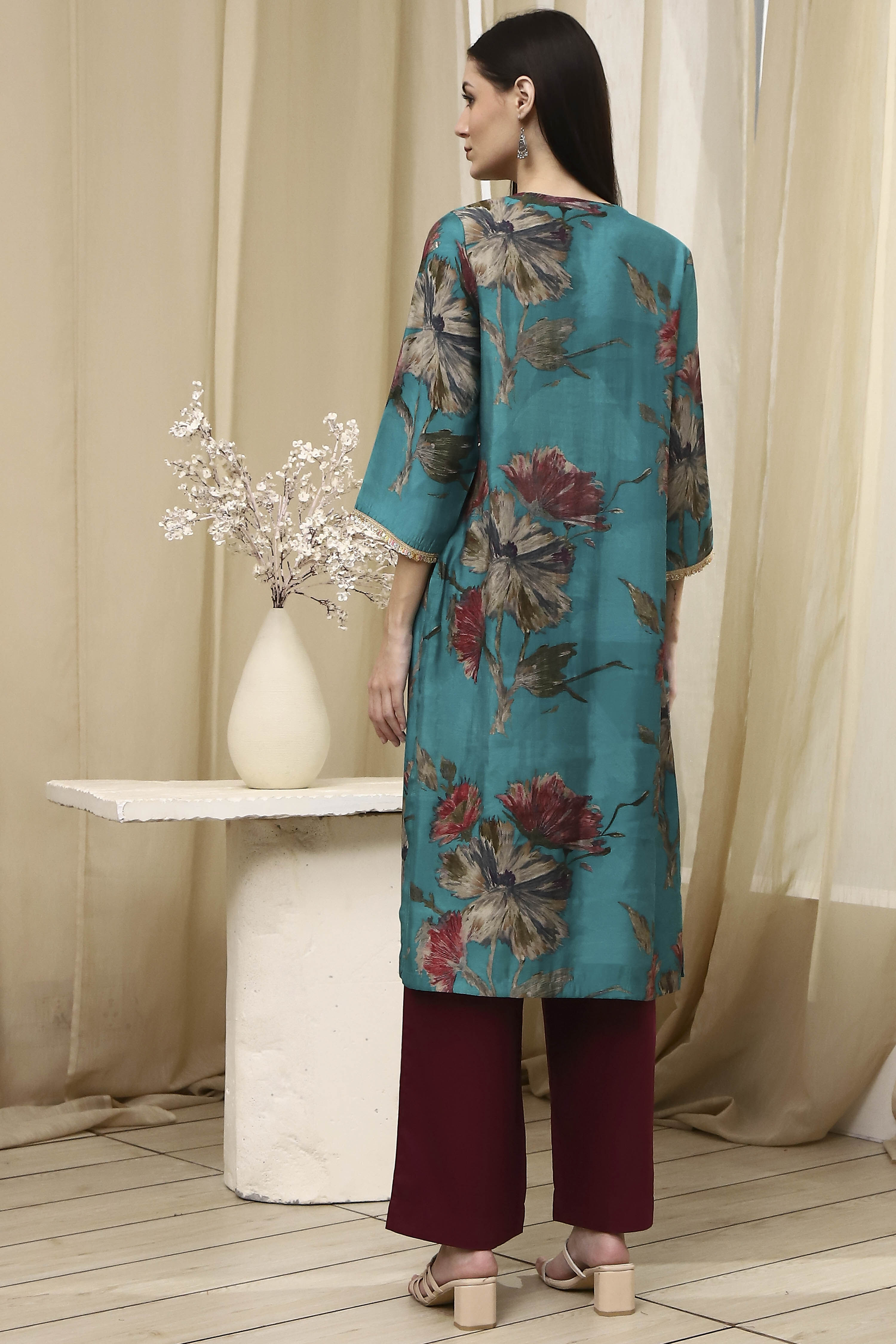 Blue Floral Printed Straight Kurta image number 3