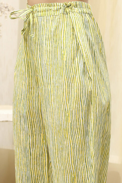 Green Cotton Screen Print Unstitched Suit Set image number 3