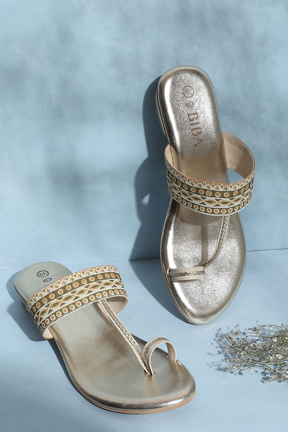 Gold best sale toe sandals