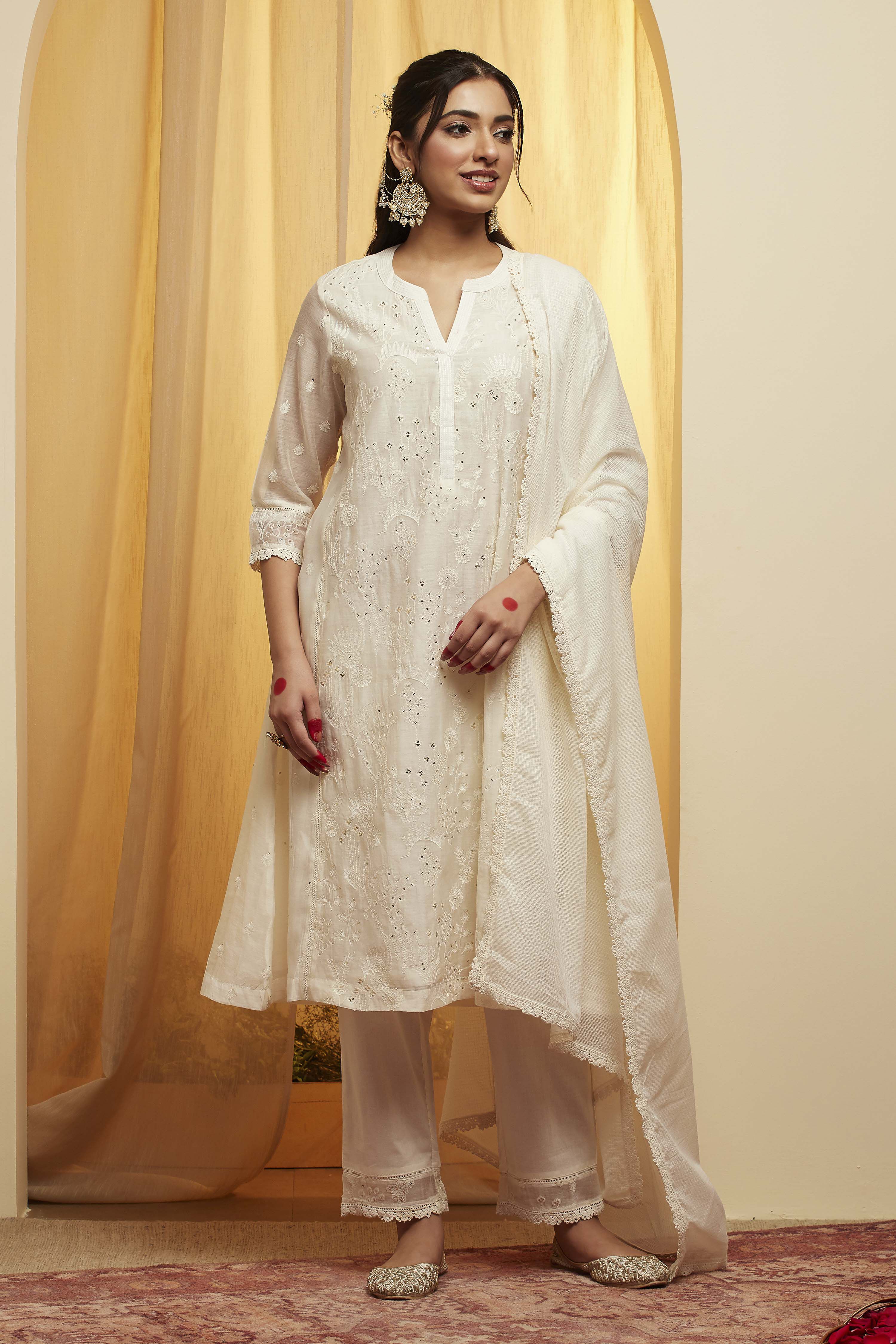 Off-White Embroidered Cotton Silk Kurta Set image number 6