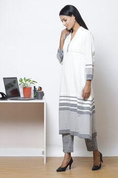 Off White Cotton Fusion Yarndyed Kurta Set image number 4