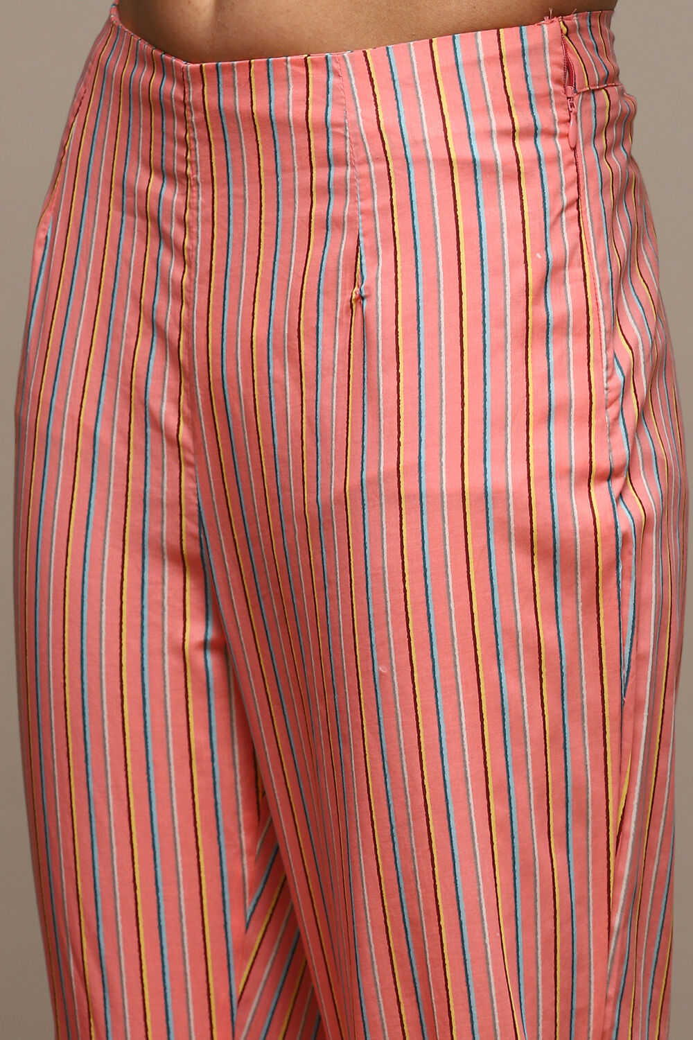 Pink Cotton Gathered Kurta Pants Suit Set image number 2