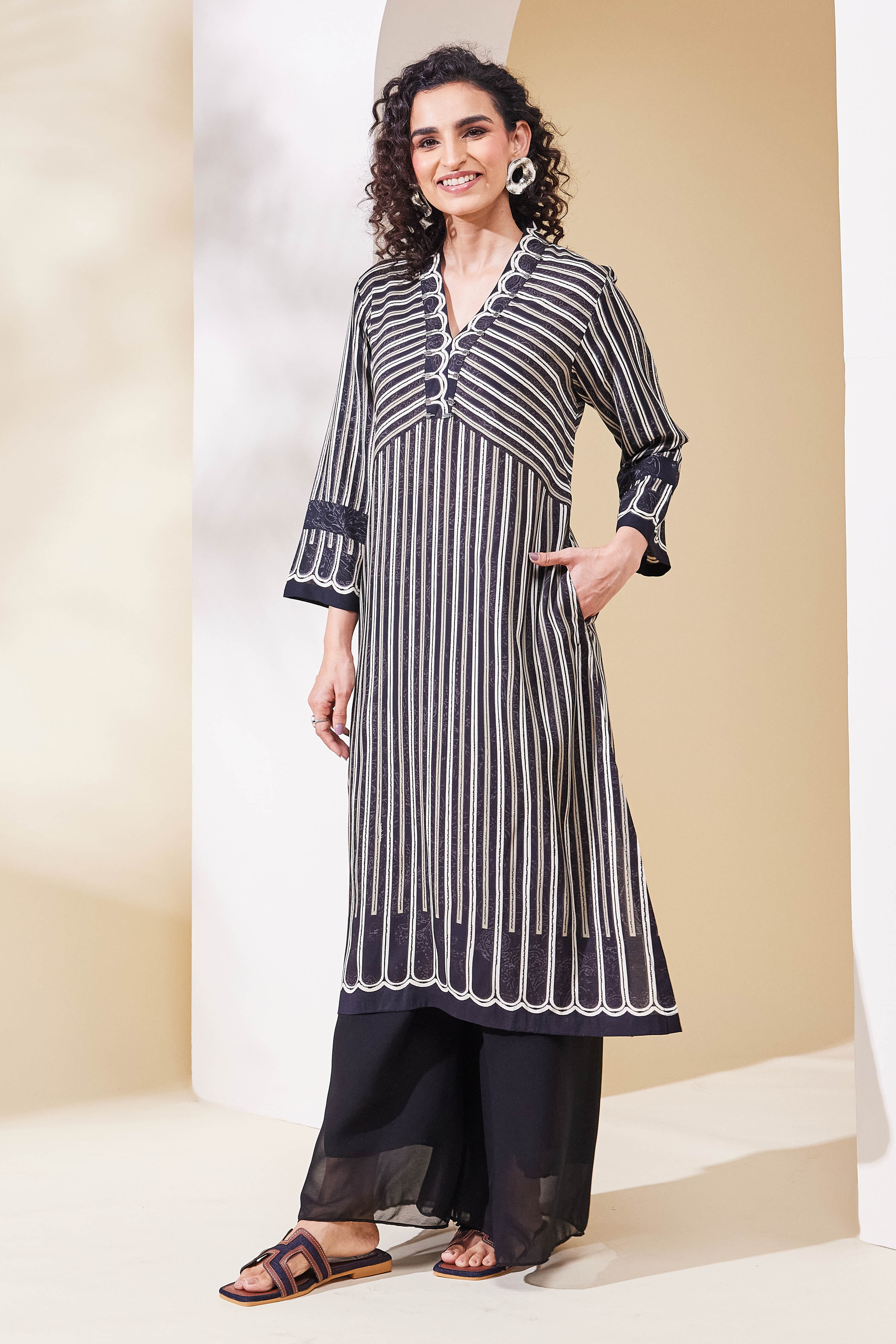 Black Viscose Rayon Straight Kurta image number 2