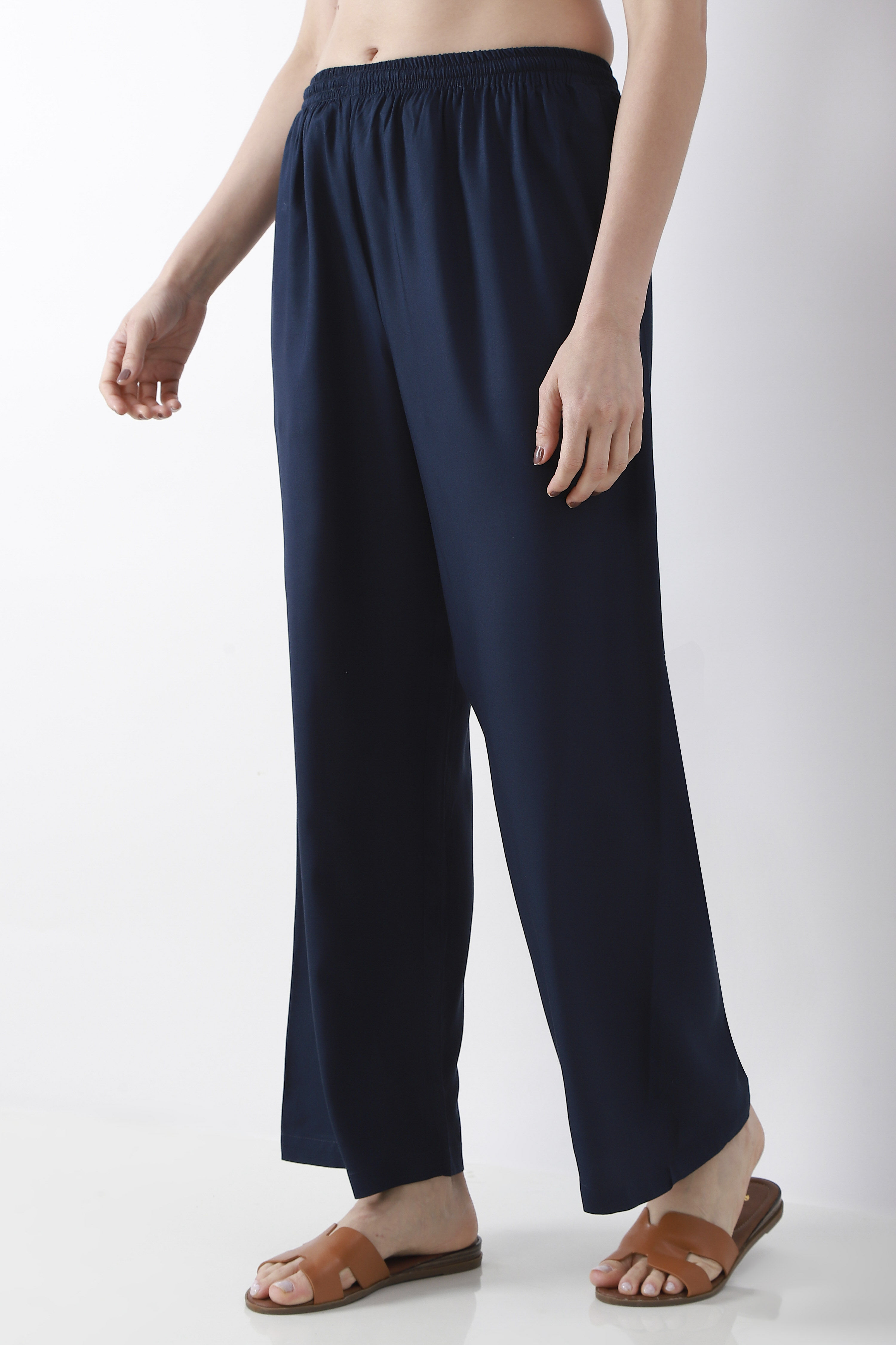 Green Solid Straight Palazzos image number 2