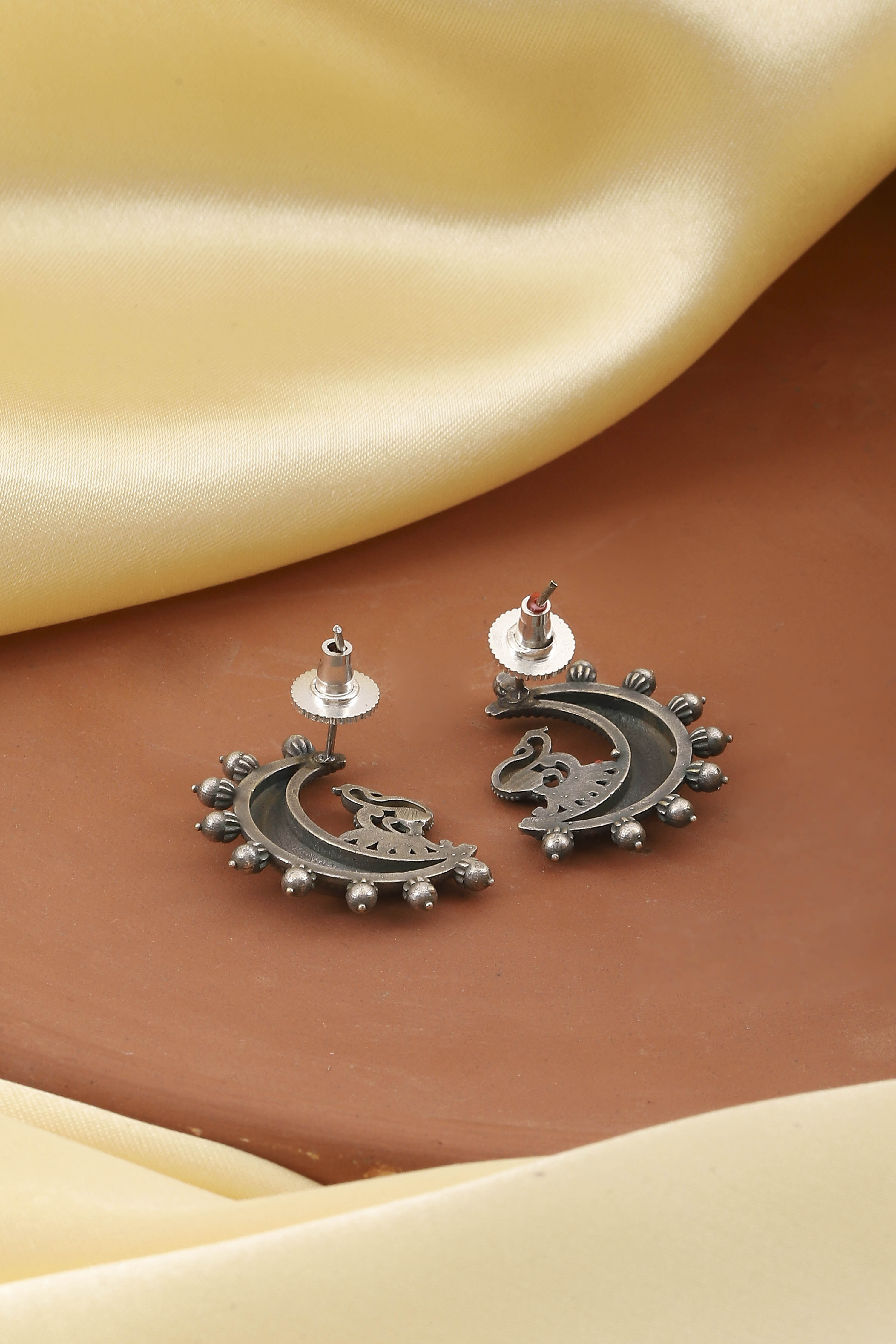 Oxidised Textured Earrings image number 2