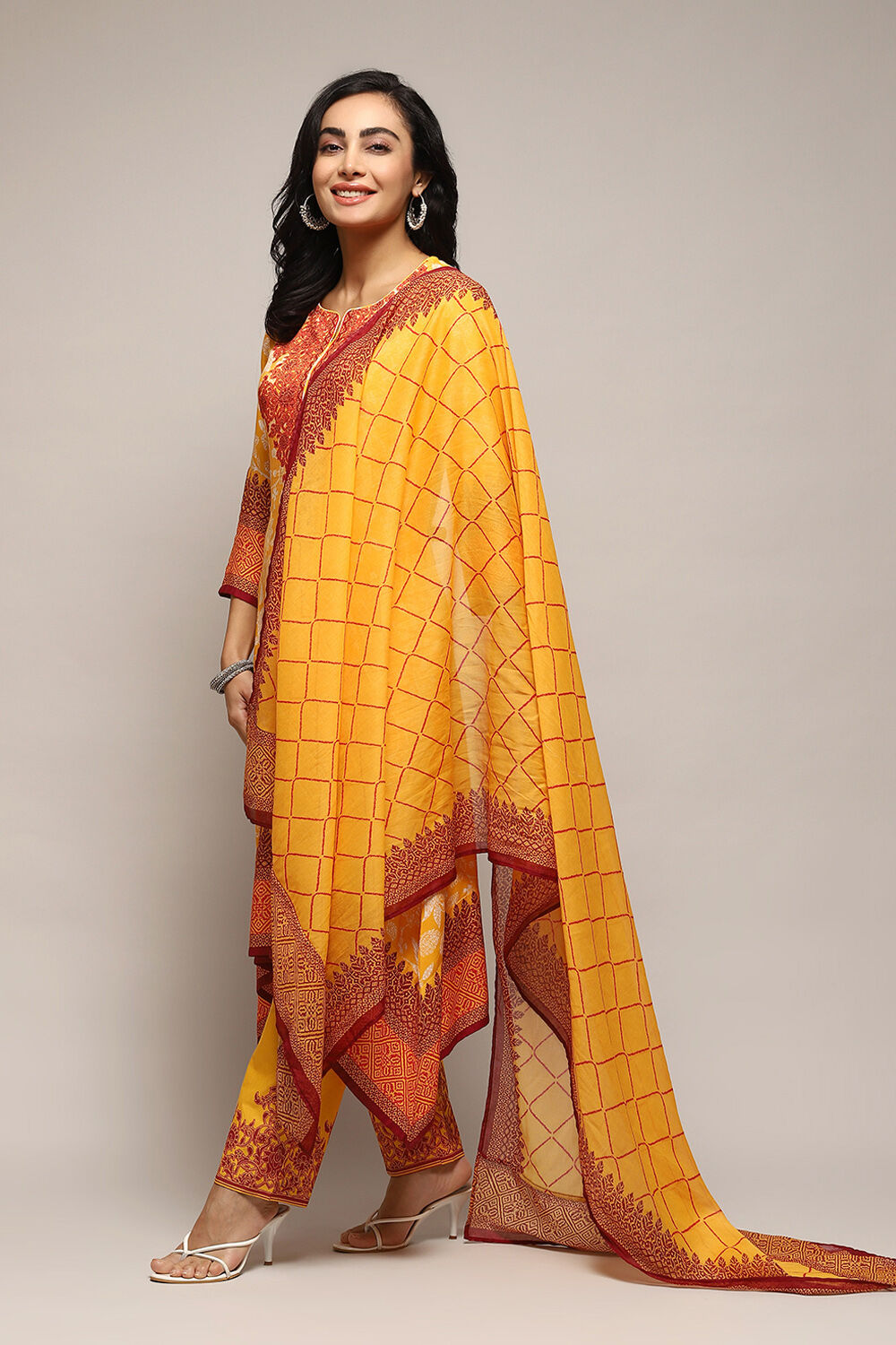 Off White Viscose Straight Printed Kurta Pant Suit Set image number 5