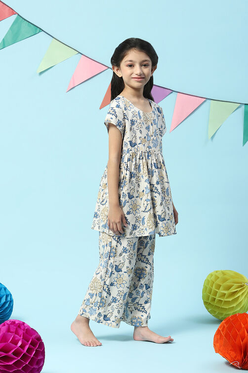 Off White & Blue Rayon Printed Sleepwear image number 5