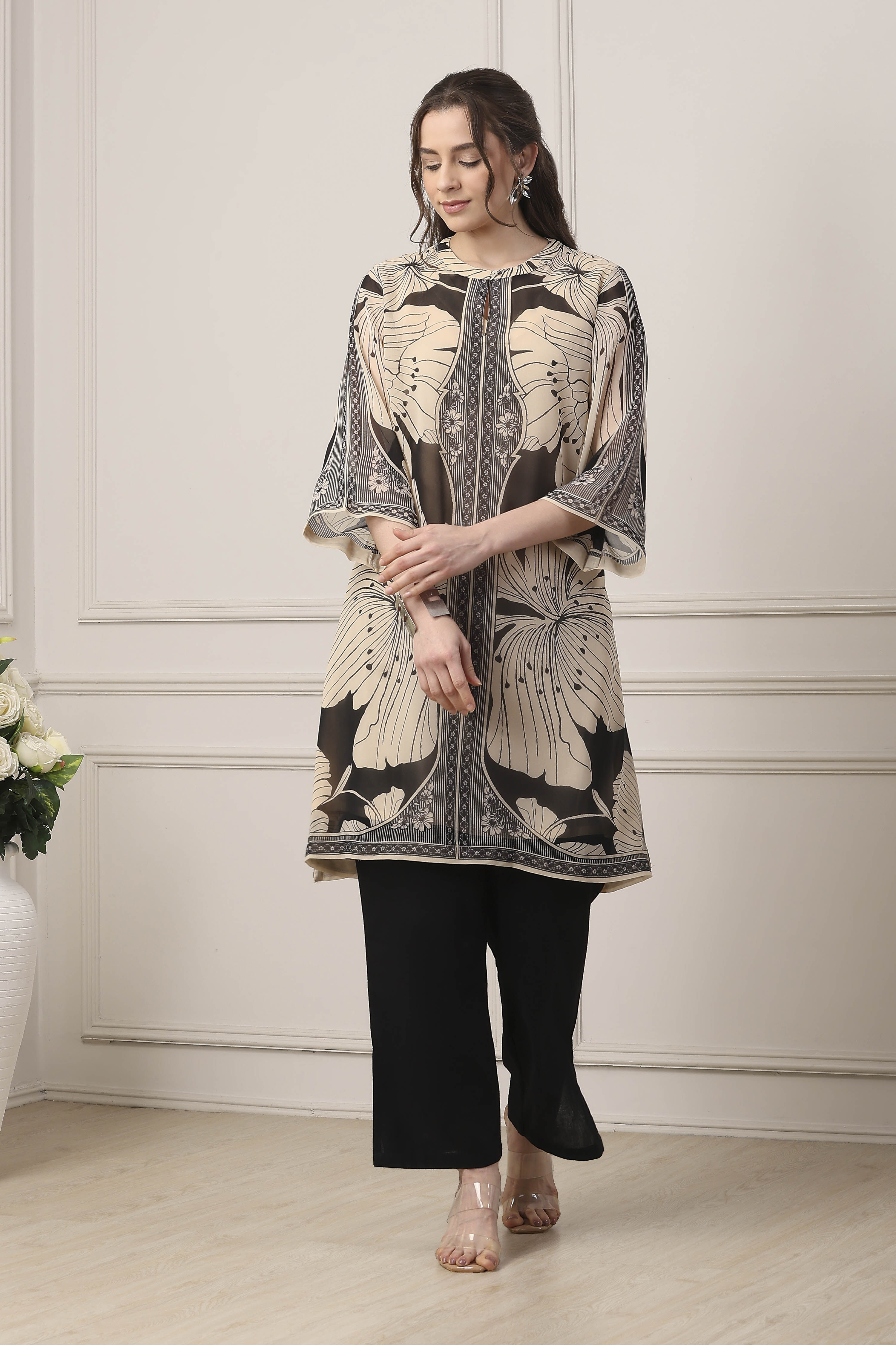 Beige & Black Poly Georgette Floral Kurta image number 5
