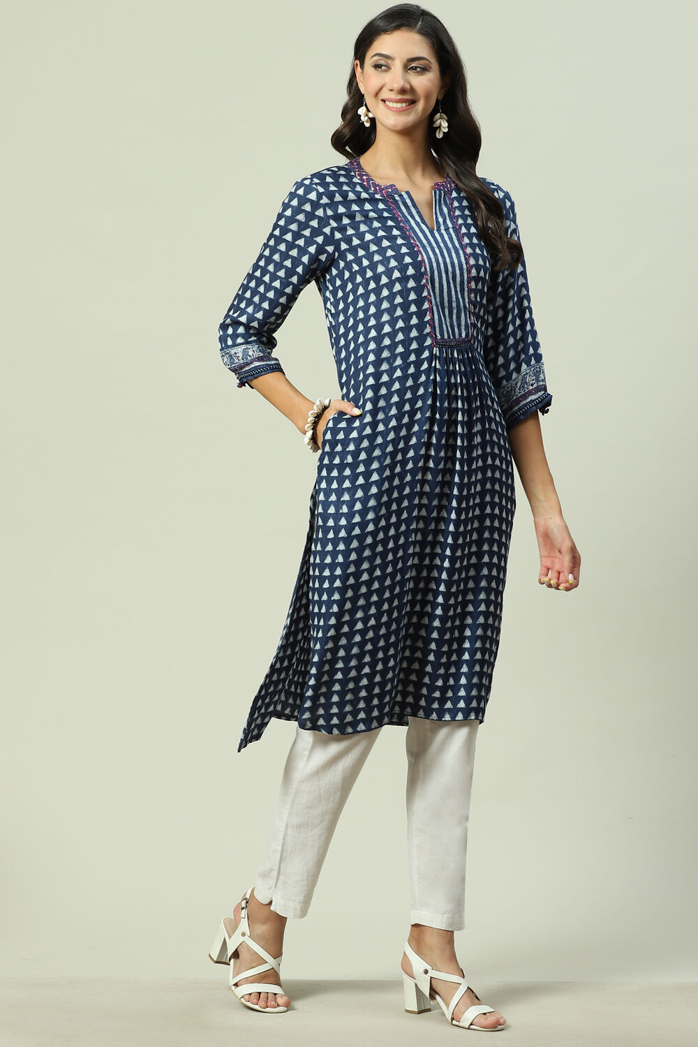 Indigo LIVA Straight Printed Kurta image number 2