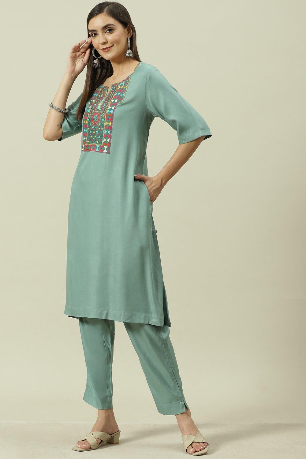 Sage Green Solid LIVA Straight Kurta Slim Pant Suit Set image number 5