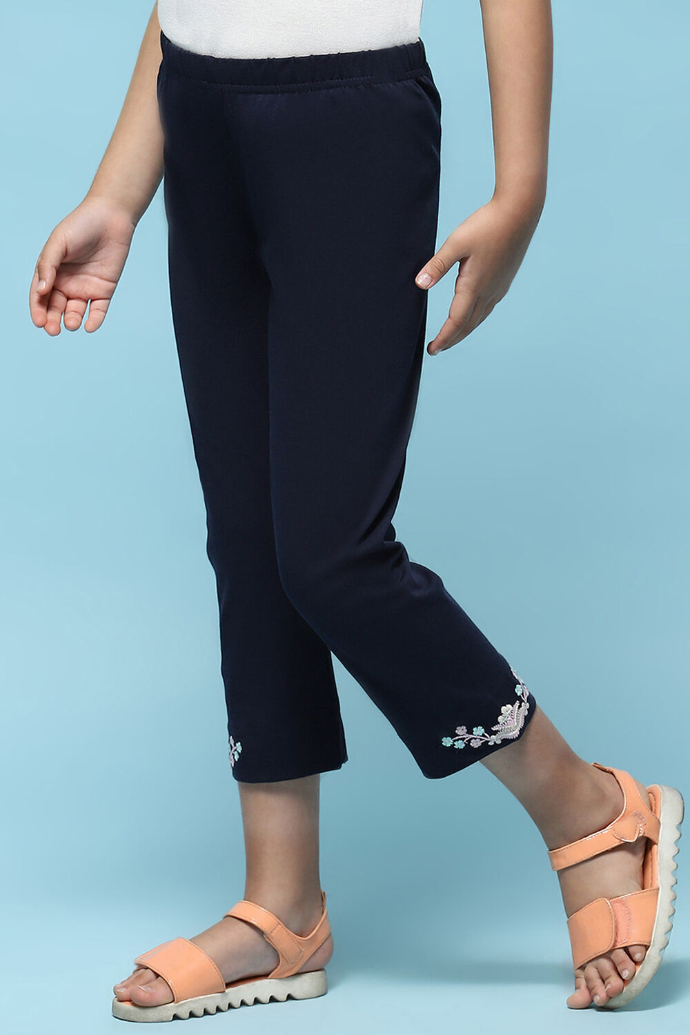 Fuchsia Cotton Lycra Regular Fit Capri image number 2