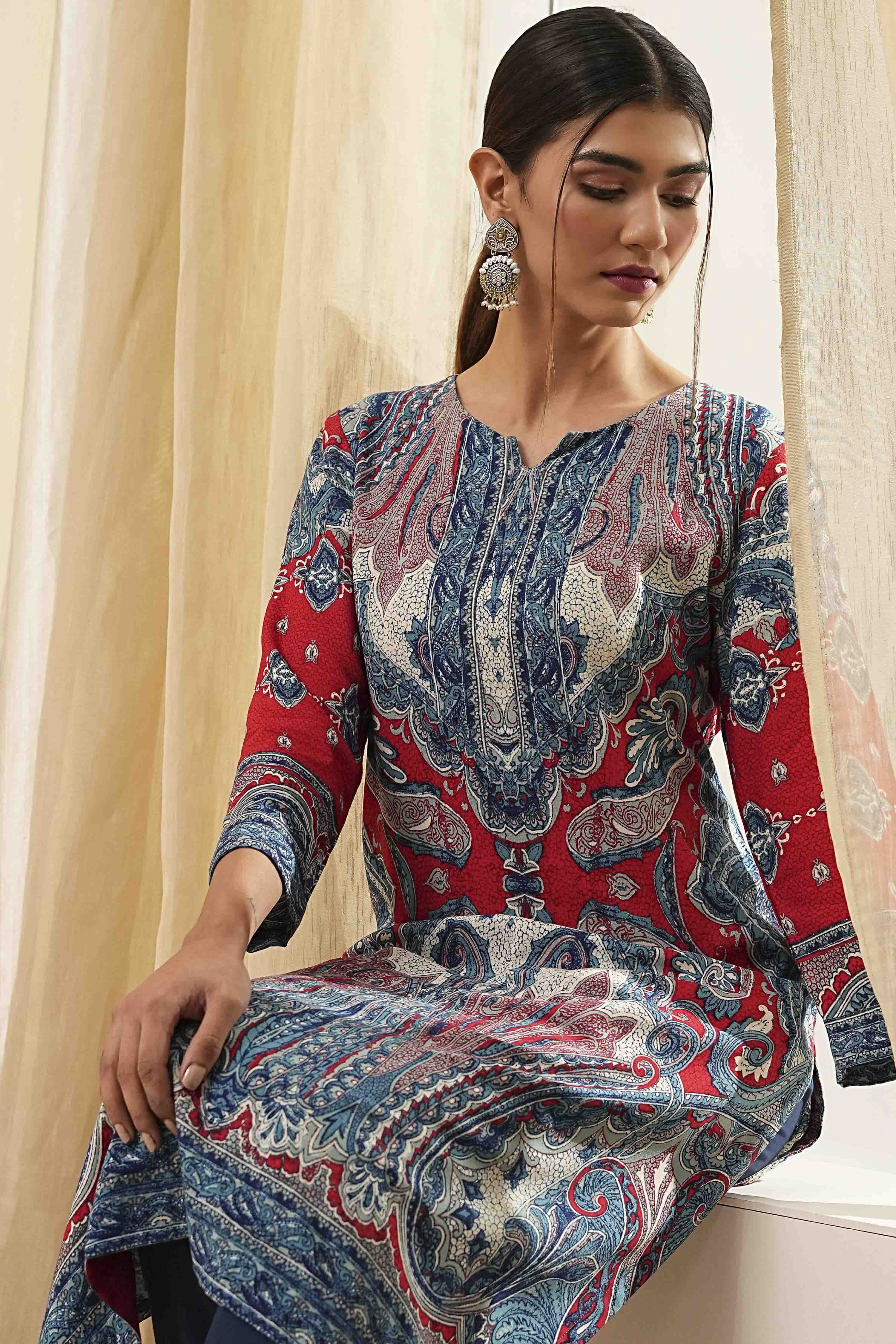 Red and Blue Printed Straight Kurta image number 1
