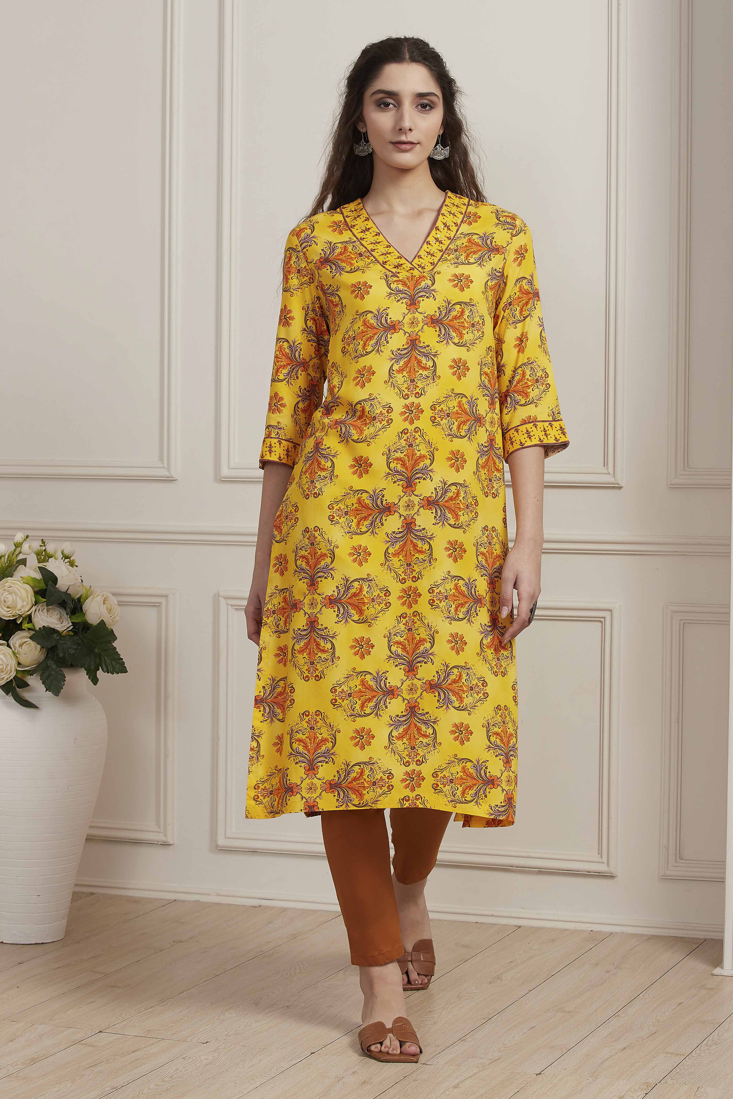 Yellow Floral Printed Straight Kurta image number 5