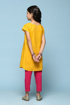 Yellow Cotton Straight Solid Kurta Set image number 4