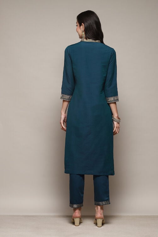 Meganta Poly Viscose Straight Kurta Slim Pant Suit Set image number 4