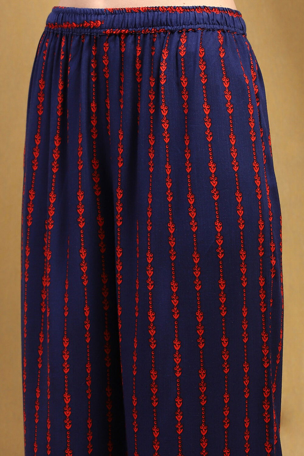 Black Printed Asymmetric Kurta Set image number 2